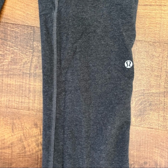 Lululemon womaens gray silver  2 two pocket pants stretchy size 4 - Picture 5 of 6